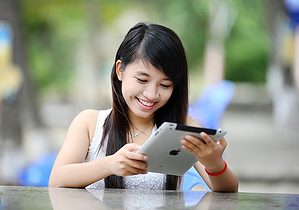Blog and News 13 pb1721500 girl ipad